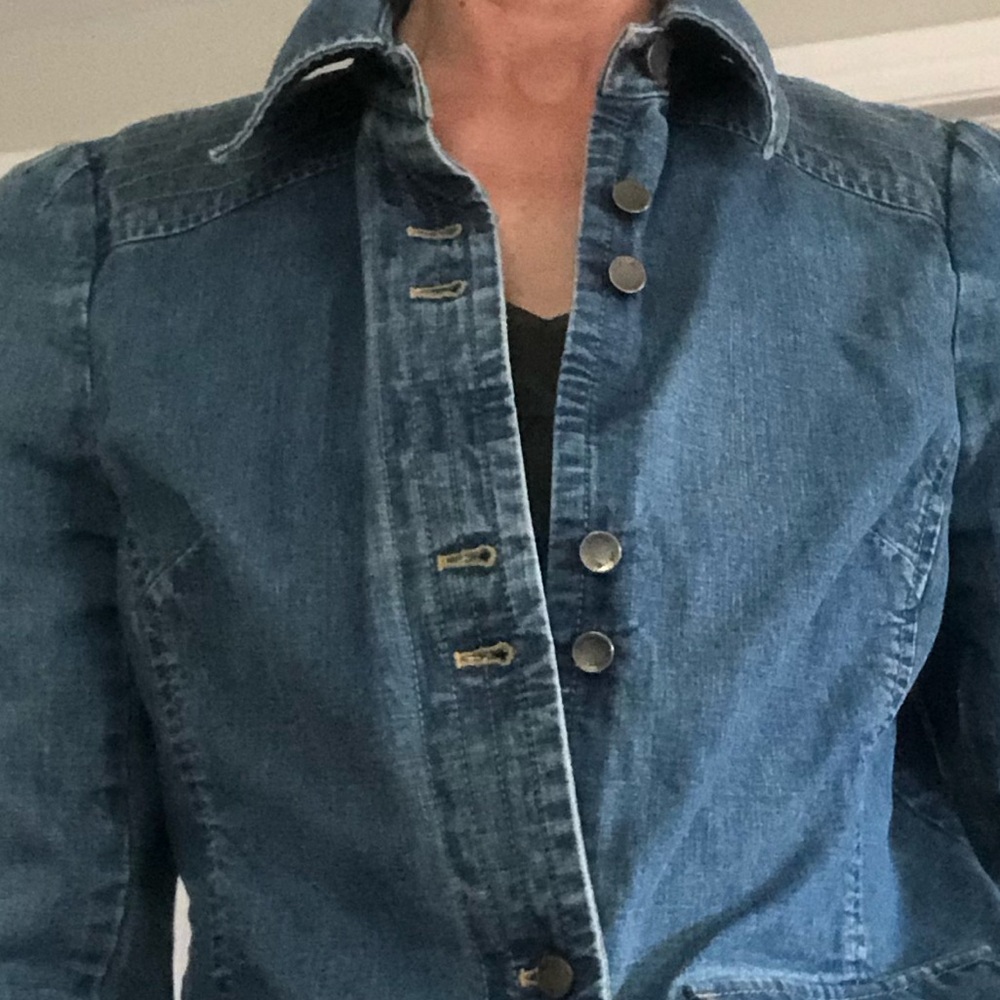 Hip length denim metal button up Jean BARN jacket with big front pockets